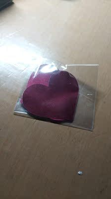 东西不错 买的小号 感觉正好 红色最显白好看 以后有需要还会来