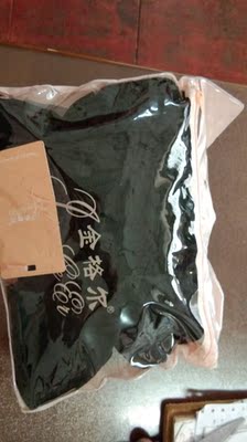 质量还可以，款式超级好看，服务态度超级好，很满意这一次的购物，物流也是超级给力！！！下次有需要还会来，包装很好，方便携带！！