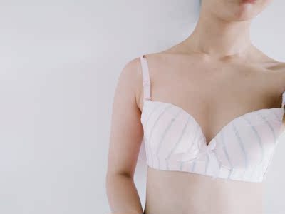 内衣质量还不错 款式也简单 面料比较舒服 物流很快 隔天就到了 客服态度好 好评一个