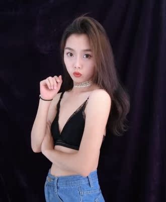 内衣不错，蕾丝漂亮，有一点点胸托，穿上挺舒服的，不会觉得勒