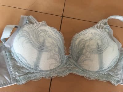 薄款，穿着非常舒适，是我买到的最好的无钢圈侧收聚拢内衣就是稍微选小了一点，有点压胸，非常喜欢！薄款，穿着非常舒适，是我买到的最好的无钢圈侧收聚拢内衣就是稍微选小了一点，有点压胸，非常喜欢！薄款，穿着非常舒适，是我买到的最好的无钢圈侧收聚拢内衣就是稍微选小了一点，有点压胸，非常喜欢！