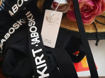 泳衣的包装和质量都非常好，妥妥的专柜正品，尤其最贴心的是，上衣和裤子可以分开尺码，这样更符合每个人不同的实用尺寸，我身高1米63，体重105，上衣买的是m裤子买的是L，供姐妹们参考