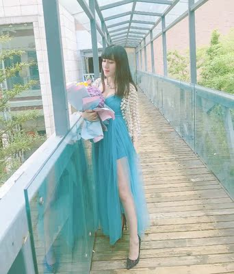 剪短了几厘米，出去玩都可以随意穿了。腰部有弹力穿着很舒适有短裤也不会走光。喜欢喜欢