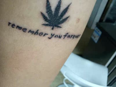 效果很好，跟纹的纹身一样，2小时和24小时的效果，洗澡不用担心他会掉色，(时间久了会褪色的)，如果有想纹纹身的小伙伴可以先用这个试一下，不要头脑发热去纹一个，到时候后悔都来不及。