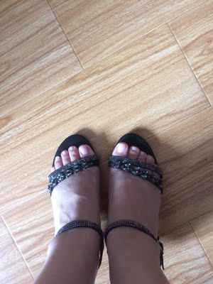 宝贝很漂亮，做工精细质量不错，码子偏大了一点。