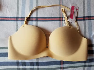 宝贝收到了，真的很薄很舒服，而且聚拢效果非常好，虽然码数小了，但是卖家立马重新给发货，而不是等我货到才发，这种信任很让人感动，还会继续支持卖家