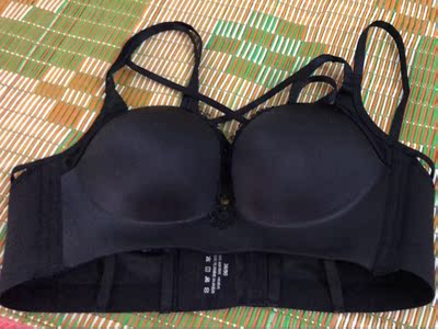 一开始我还担心拍大了，结果刚好合适，是我想要的效果，质量很好，加厚的穿起来变成波霸了、超喜欢这款，还会再购，亲们可以放心购买哦