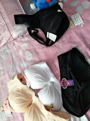 很棒的一次购物。卖家很贴心的送了一天小内裤，谢谢卖家哟，祝生意越来越红火哟