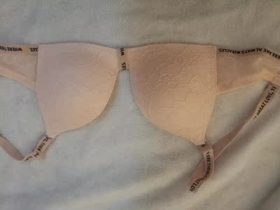 买了几次，价格便宜 质量过关。杯浅适合平胸妹子。穿着轻松