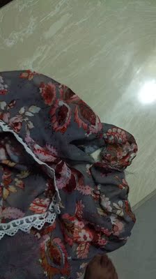 不好，下一次水就开线，拔丝了，短裤穿的太紧了很勒和客服说，就给我个视频让我撑撑，就听见卡卡的声音，检查了一遍没有坏的地方，谁知道下水就拔丝，大坑d(ŐдŐ๑)