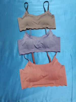 怀孕了  穿挂钩文胸太勒了，大号的又穿不住乱跑偏，看这个睡眠文胸评价不错，价格也合适，就买来试试了，料子很薄摸上去很舒服的那种，怀孕六个月了，穿上很舒服，也很透气  非常满意