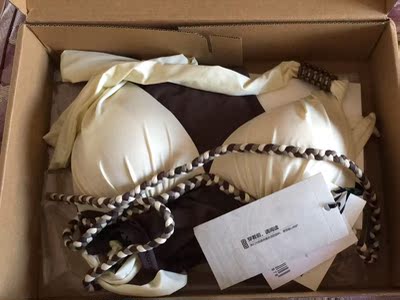 全新带吊牌，带完整原包装盒转，S码，走咸鱼。质量好，就是太性感了穿不出去