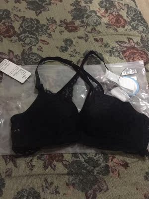 宝贝收到了 款式非常不错 穿着舒服美美哒 非常喜欢 物流很给力 店家还送了小礼物 喜欢的朋友不要错过哦