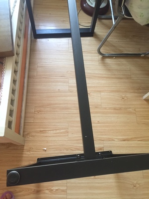 桌子非常沉,买的浅胡桃色,是想要的颜色,先通通风,过几天在装好 桌子非常沉,买的浅胡桃色,是想要的颜色,先通通风,过几天在装好