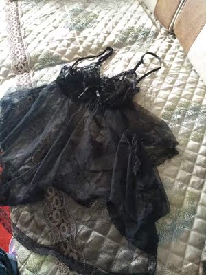 这么便宜的衣服原以为是硬硬的 不过收到实物却很软  当睡衣穿很凉快(ಡ&omega;ಡ)   质量也还行 洗了没有出现掉色缩水变形等状况  物超所值啊