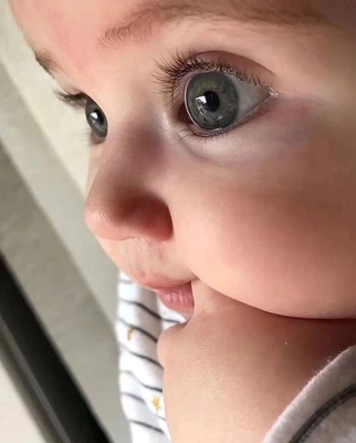 美美的穿上，小胸也不怕，反正平胸的穿的更有韵味，哈哈哈，就是有点易坏，可惜了这么好看的泳衣，结实点就好了