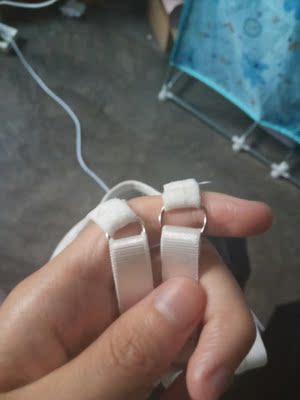 还好吧,快递没有明写内衣,就是👇内衣带子的扣,不一样大小是什么鬼 还好吧,快递没有明写内衣,就是👇内衣带子的扣,不一样大小是什么鬼