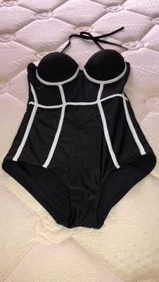 衣衣符合预期，穿上挺漂亮，做工也很精细，棒棒哒