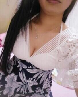 胸贴贴上后蛮稳固的，我贴了一整天了都不会感觉掉落或者跑位，晚上轻轻撕下的时候皮肤还是跟平常一样，完全没有出现一点不适的现象，真的好棒的一款胸贴啊，不错不错哦！胸贴脏了还可以用清水或者肥皂水清洗干净，能继续使用！不是一次性的哦！