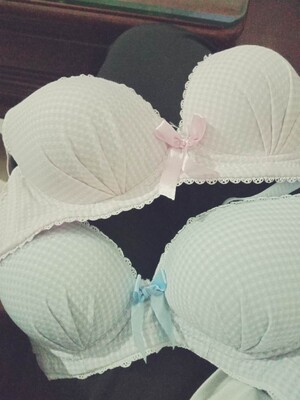 对于这次购物，我的心情是跌宕起伏的，从刚下单的兴奋到被蒙蔽，大家信息自己看吧，我下单了那么久，估计4或5天都有了，等着快递小哥的电话，却等来跟我说仓库没有蓝色面料的，这么久，我不去问问，都不打算来跟我说的，好，我原谅，换了一个灰色面料，可快递拆开时是蓝色的了，好玩吗?对于一个没有诚信的店铺，我也不想说什么了