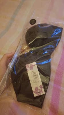 质量很好，挺舒服的，而且就算x小也根本不会掉，还送了透明肩带 很贴心 发货也很快