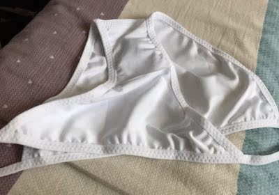 东西不错 穿在泳衣里的 东西不错 穿在泳衣里的