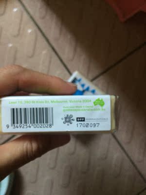 这是回购啦家里有同学从澳洲带回来的,包装有点差异但使用感是希望味儿质地的都没错儿,貌似柠檬味儿不太好闻!,椰子味挺浓的,蜂蜜味比较抗用!夏天出一身汗用免搓澡澡巾浑身一擦很舒服,不会紧绷 这是回购啦家里有同学从澳洲带回来的,包装有点差异但使用感是希望味儿质地的都没错儿,貌似柠檬味儿不太好闻!,椰子味挺浓的,蜂蜜味比较抗用!夏天出一身汗用免搓澡澡巾浑身一擦很舒服,不会紧绷