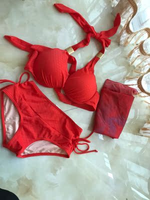 颜色很正跟图片效果一样,质量也很好,很有弹性穿起来很舒服,根据客服推荐的码数买的刚合适,物流很快哈包装高大上,你家客服态度也很好,本人162,88斤穿上很显身材,有一块纱巾可以做遮挡,国庆要去游玩,特地提前买的 颜色很正跟图片效果一样,质量也很好,很有弹性穿起来很舒服,根据客服推荐的码数买的刚合适,物流很快哈包装高大上,你家客服态度也很好,本人162,88斤穿上很显身材,有一块纱巾可以做遮挡,国庆要去游玩,特地提前买的