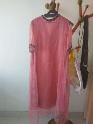 给婆婆买的衣服。很喜欢。客服推荐的尺码正好。还在担心不合适呢。婆婆很喜欢都舍不得穿