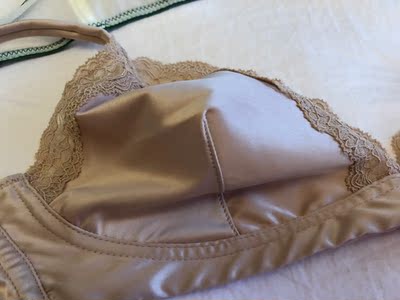 好穿，是我想要的超薄款，相比之下这款没有菠萝这款，经济实惠，但是也还行，就是线头有点多