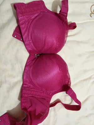 聚拢不错，胸型看着也好，买了两件还有一件已经穿上了。