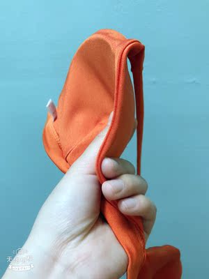 这个款式是完全没有聚拢效果的，喜欢自然随性效果的可以入，C穿上身就是这样了，色差不是很严重，底裤确实太暴露了，不小心可能会容易走光，感觉大腿细穿着会更好看