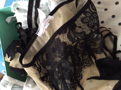 很好看！一次性买了两套 都很性感 黑色的超性感好看！！推荐你们买 白色的看起来也很纯洁嘻嘻嘻 反正男朋友很喜欢 下次还会来