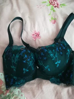 我是茜施尔的忠实粉，多年来都是穿的这个牌子，质量没话说，这款很贴合，上身效果不错，好评！