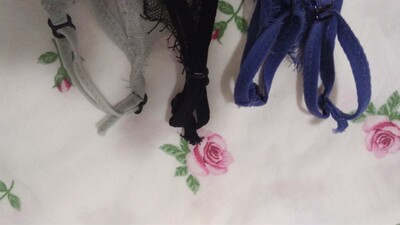 这组也是冲着颜色拍的，颜色不错都很好搭内衣。拍时没仔细，居然拍单件时，拍了和这三件一组是一样的款，价格没差多少，但质量上有区别，就是收口处单价的收口效果好，而这三件一组的都是长出来一结，效果就差了一半去，除这其它都一样