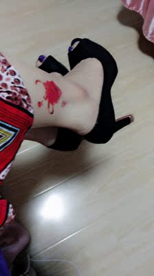 鞋子还不错，有点紧估计是新的吧，穿穿会好的