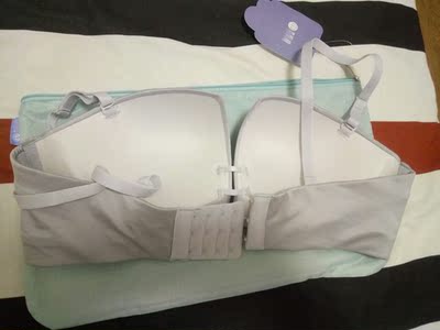 第一次网购内衣，还不错。客服推荐的尺码很合适，颜色也很好，厚薄合适.这个价格值得了。就是不太习惯无肩带，个人觉得搭上肩带更好穿哦！肩带也不会很宽，挺隐形的。祝店家生意兴隆*^_^*