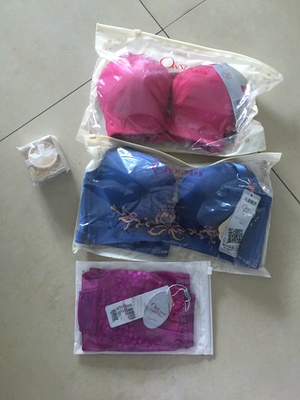 老客户了，帮妈妈囤货了之前的款，还是挺好穿的，妈妈很喜欢！就是我买的内裤跟bra有点色差&hellip;呜呜