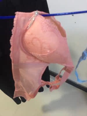 这一月共买了4件，黑色，肤色，水蓝，还有这个粉色，自己非常喜欢，控制不住还想买，真的太划算啦，客服态度很好，辛苦了，谢谢