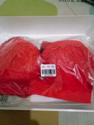 太漂亮了，做工面料都是一流的，这个品牌以前穿过，近几年一直穿优衣库的，这次重新购买了夏娃，穿上太舒服了，价格也很实惠，会继续关注的