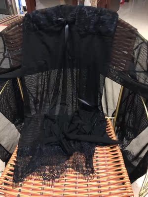 沙沙的，透肉黑很性感，还有个批肩外套，质量还可以