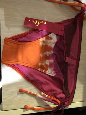 店家包裝很好，貨物沒有任何損壞或是破爛，非常的好！ 物流也是非常快，很快就發貨，很快就收到唷！  在店亂買了幾套，貨品跟圖片完全一樣，沒有色差，顏色好美美？沒有任何其他徧差！非常值得，非常滿意和喜歡！  今次是為了去日本韓國澳洲旅行的，到沙灘跟水上活動，拍照很美，才會來買吧，希望旅行的照片也會美美的，下一次旅行也會上來看看有沒有喜歡的款，我會再買。  拆開了發現的質量都很好的，試穿了也很合身，胸墊薄薄的，而且又可以拿出來的，不錯，穿上了非常顯胸，本人就平胸吧～也看到出有一點點的胸部，值得我下一次有空也會再來買吧！剛好遇到有優惠，非常平宜！我就打算給你們店好評，五星吧！