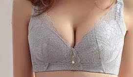 薄薄的，没有钢圈的内衣最舒服了，穿上没有束缚感非常舒服 超舒服像没穿 很好的宝贝，想要入手的亲们不要犹豫啦，面料柔软舒适，也没有异味，按正常尺码买的，然后又有人叫我帮着买，喜欢的MM不要错过了哦，喜欢就买，价格很实在，卖家很贴心包装那么精美也很严实很好，非常感谢卖家的贴心服务