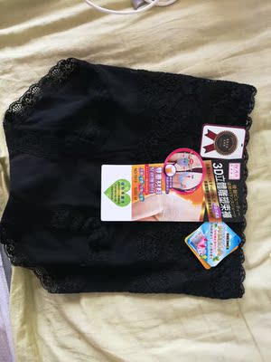 试了下大小合适，一直想买这种不超过肚脐的收腹内裤，总算是买到了，质量很不错，收腹也挺好的，值得购买！