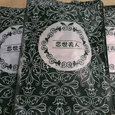 这个真的很好啊！收到就拆开看了摸了一下真的挺舒服的，就是冰丝的的那种料子，是有弹性的也比较薄，料子真的OK的。因为经常穿的都是冰丝的所以知道哪种更舒服，冰丝和冰丝也是有区别的，有的就会厚一点没有弹性，有的就很薄有弹性，这个就是后者，挺好的👌然后大小的话也正好，就是看起来小小的但是又正好，低腰的，应该是无束缚感的，总体很ok。