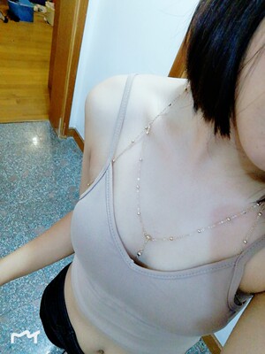 好看，但是对平胸很不友好！大胸好看！还没带出去过！