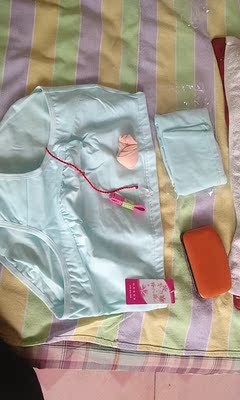 纯棉的，手感很舒服😊。还赠送了手串，皮尺，袜子，非常喜欢，么么哒😊！祝生意兴隆哦😁