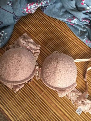 下水清洗了一些，不会掉色。