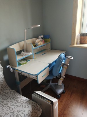 火爆的读书郎儿童学习桌怎么样,质量好吗?真的是实木的吗?