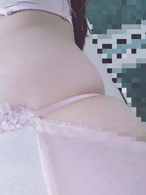 虽然我胸小但是我肚子肉多啊，设计师你是没见过胖子吗？这套内衣除了穿着不舒服，其他哪儿都舒服。内裤低腰小的根本没法穿。